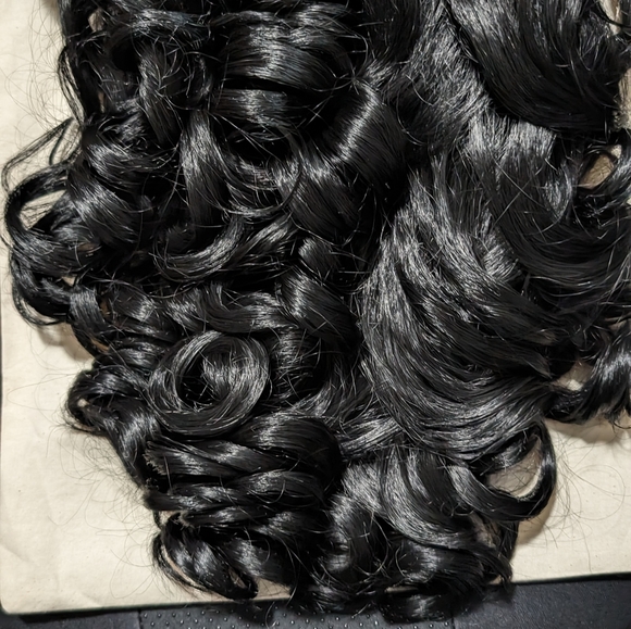 Short Curly Wigs - Picture 10 of 10